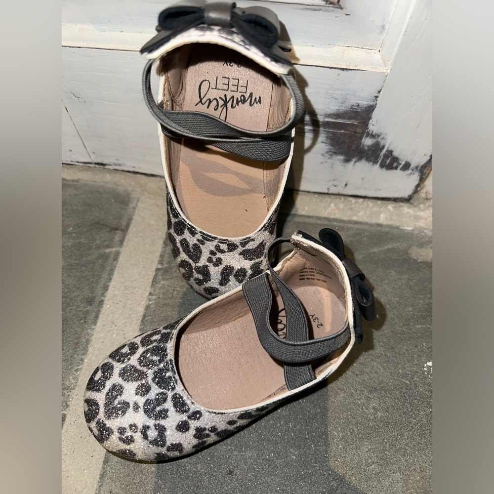 Monkey Feet Glitter Gray Leopard Print Stylish Leather Strap & Bow Slide’s - Picture 2 of 9